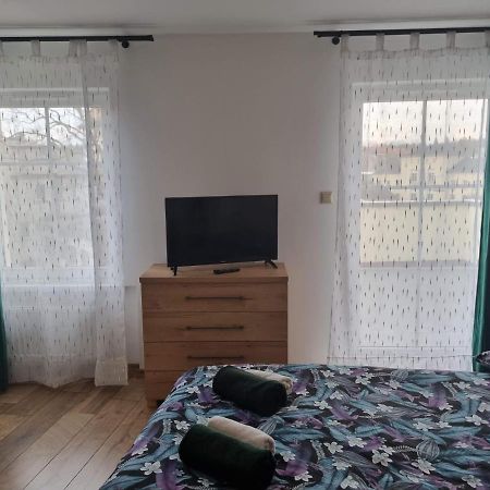 مبيت وإفطار كوادسكوم Przy Zelaznym Moscie المظهر الخارجي الصورة