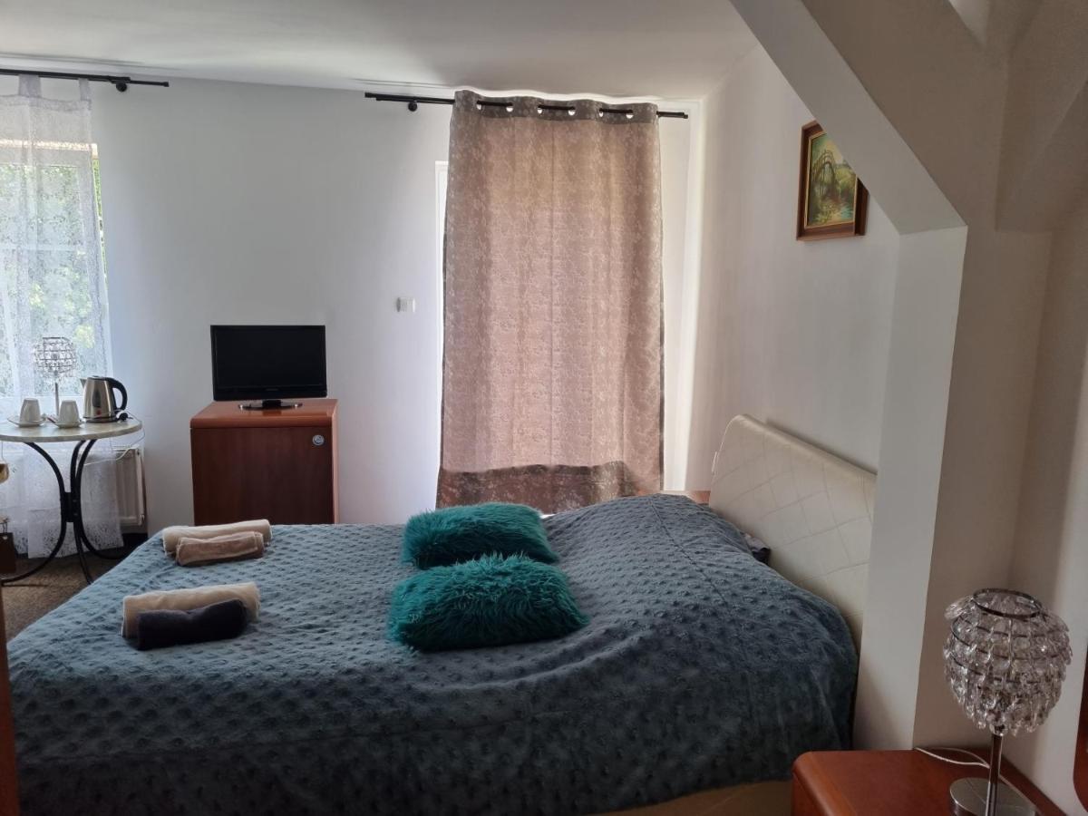 مبيت وإفطار كوادسكوم Przy Zelaznym Moscie المظهر الخارجي الصورة