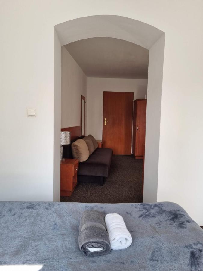 مبيت وإفطار كوادسكوم Przy Zelaznym Moscie المظهر الخارجي الصورة