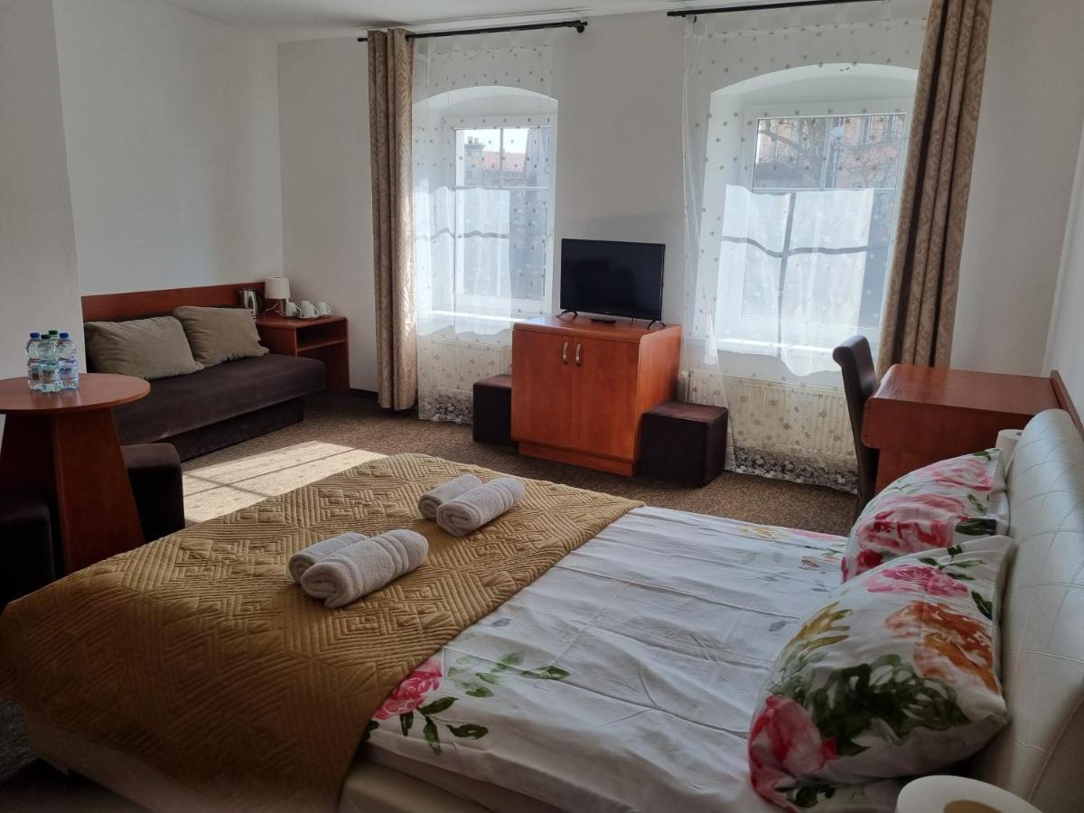 مبيت وإفطار كوادسكوم Przy Zelaznym Moscie المظهر الخارجي الصورة